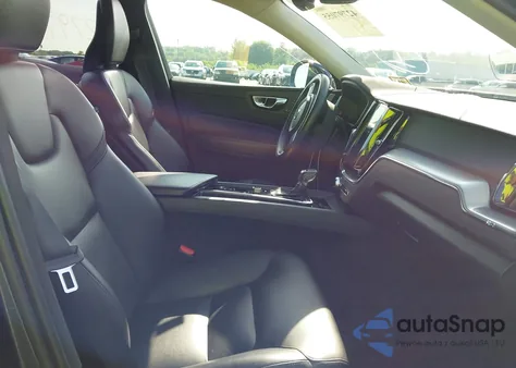 2019 Volvo Xc60 T6 Momentum from USA, damaged, VIN LYVA22RK0KB227628